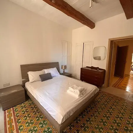 Santa Rita Apartment *